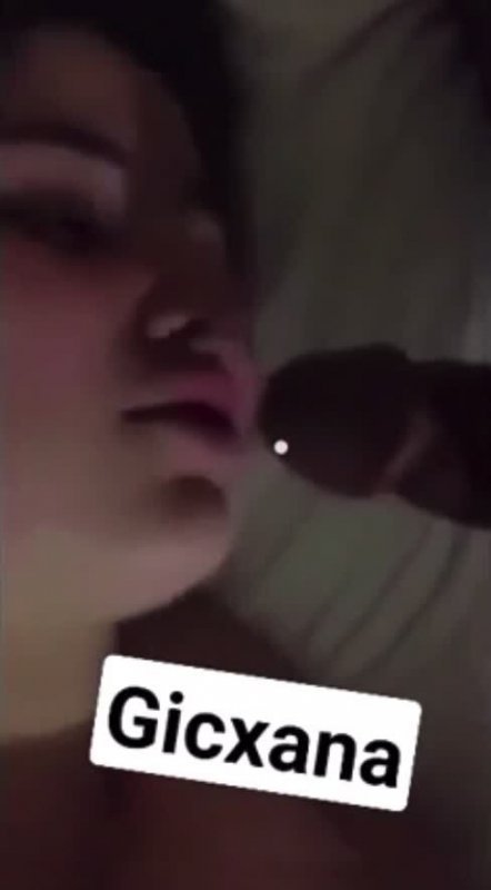 Азербайджанка принимает жезл любви в ротик