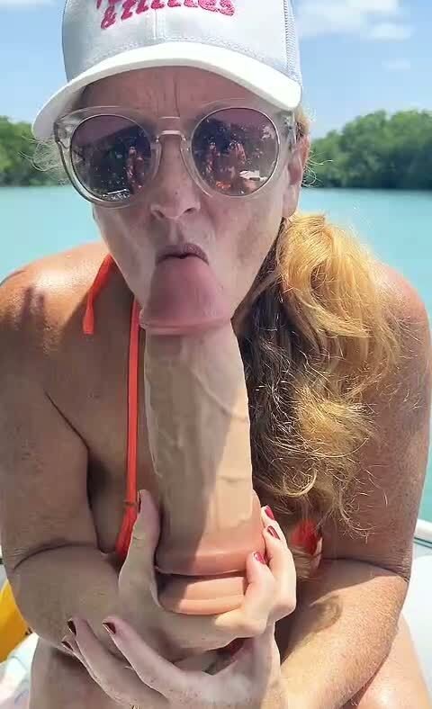 Большой дилдушка для моей дырки