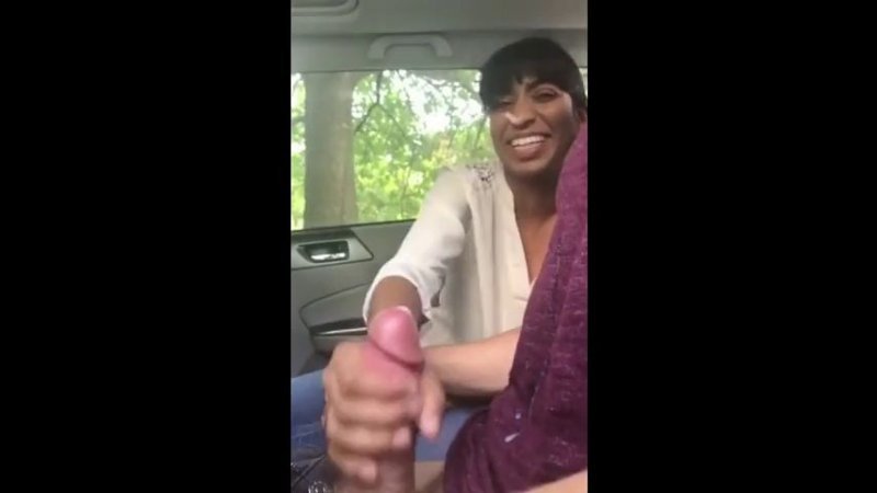 Чёрная американка сделала минет и заставила парня кончить