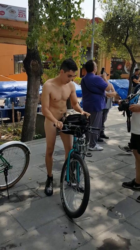 Голый велопробег в Мексике 2019 01