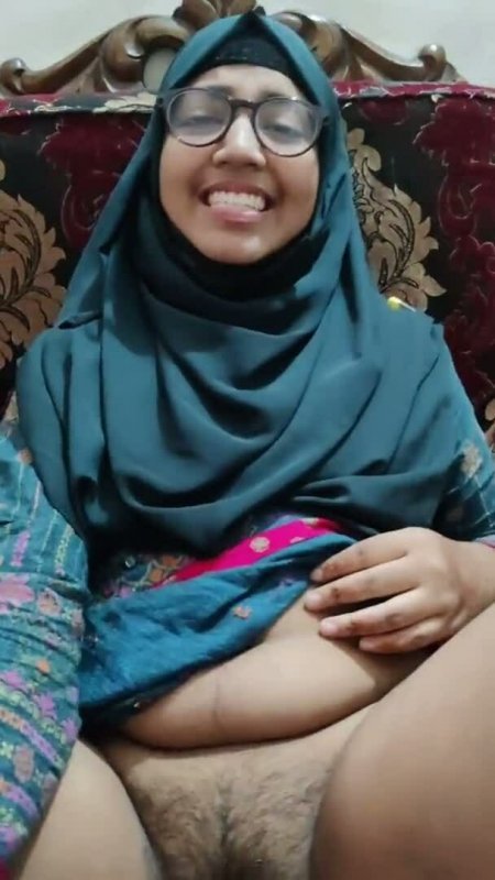 Hijabi Girl Hairy Pussy Fingered By Boyfriend