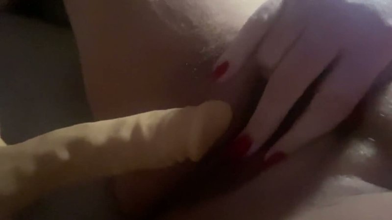 Ирына мастурбує