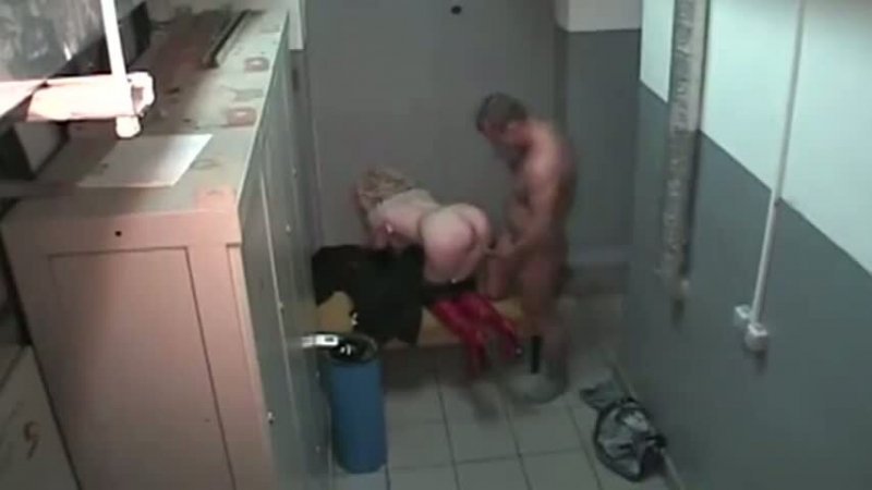 Камера в курилке сняла секс началника с новой сотрудницей