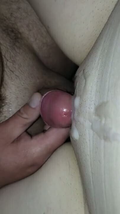 Кончил на лобок своей любимой Успел вытащить