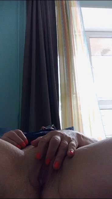 Крупный план домашней мастурбации зрелки