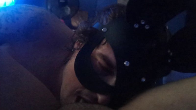 Куни от Пиздализа в маске госпоже с разговорами