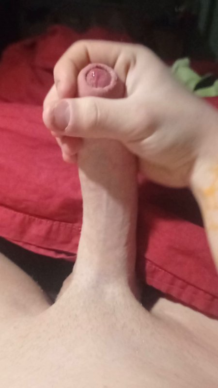 Люблю в тишине немного подрочить свой пенис