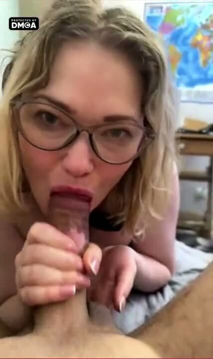 Мадам Клава с любовником в комнате