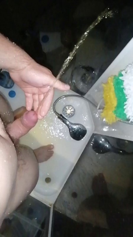 Мочусь в душе