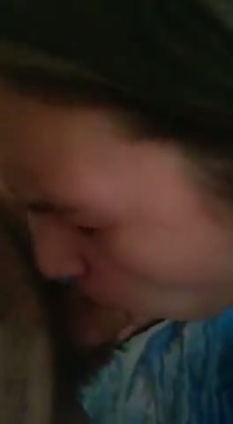 Молодую шлюху соседку трахает на съемной хате