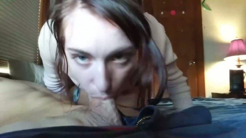 Моя подружка захотела ротиком сделать члену приятно