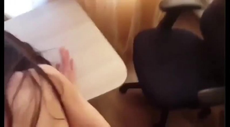 Начальник трахает секретаршу в офисе