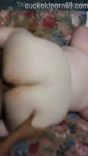 Негр трахнул пышнотелую зрелку раком