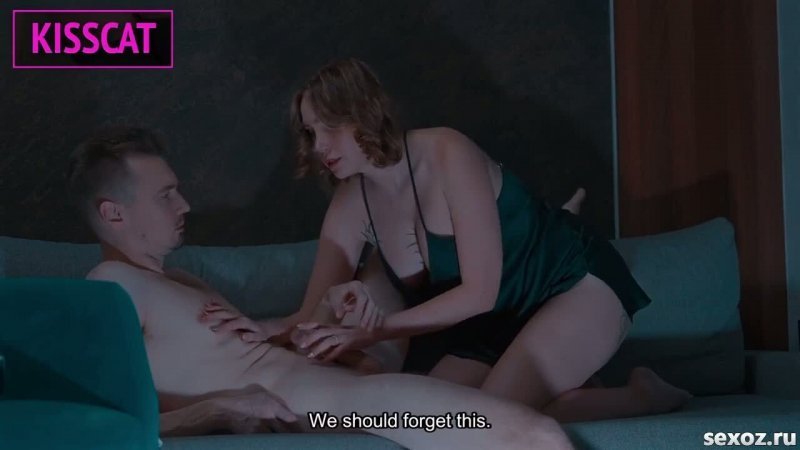 Ночь секса с грудастой мачехой в номере отеля