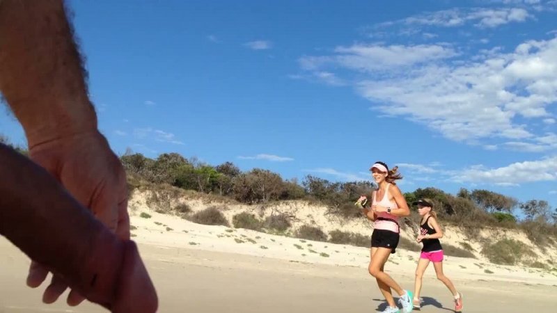 Nudist beach public erection CFNM flasher 4 mother daughter