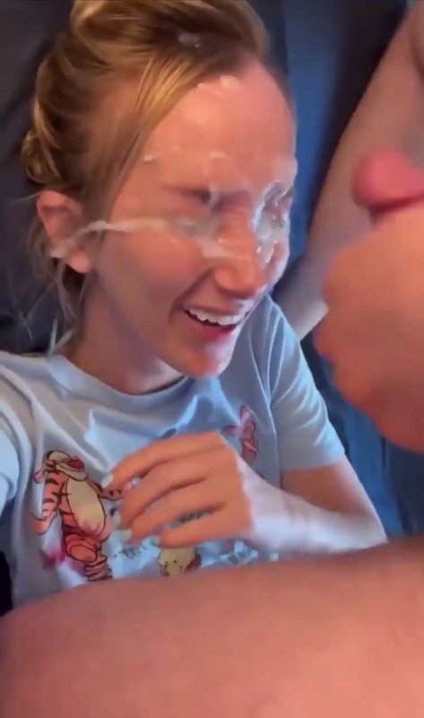 Ослепил милашку смачно кончив на мордашку