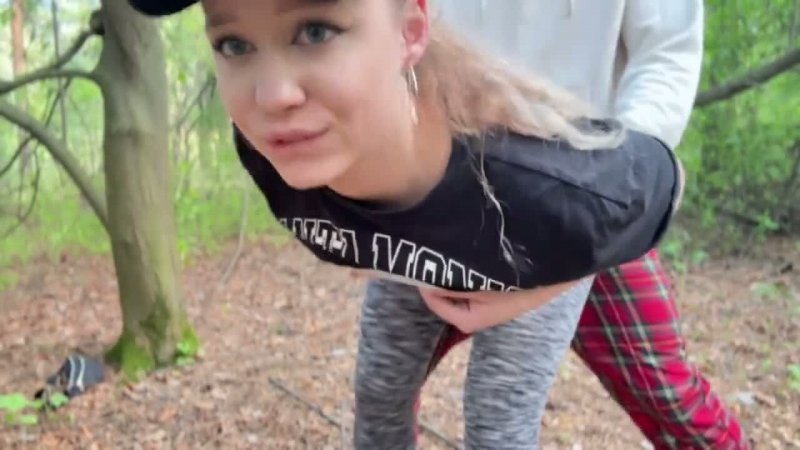 Порвал лосины и выебал шлюшку