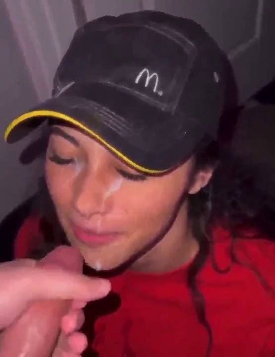 Принимает заказ на сперму