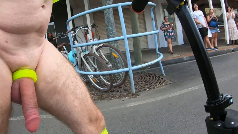 Public erection WNBR Byron Bay thrills women