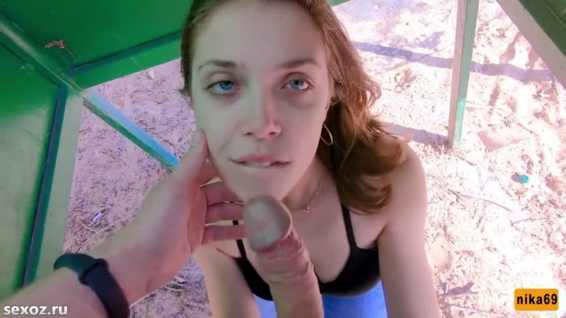 Русская детка трахнулась в раздевалке на пляже до спермы