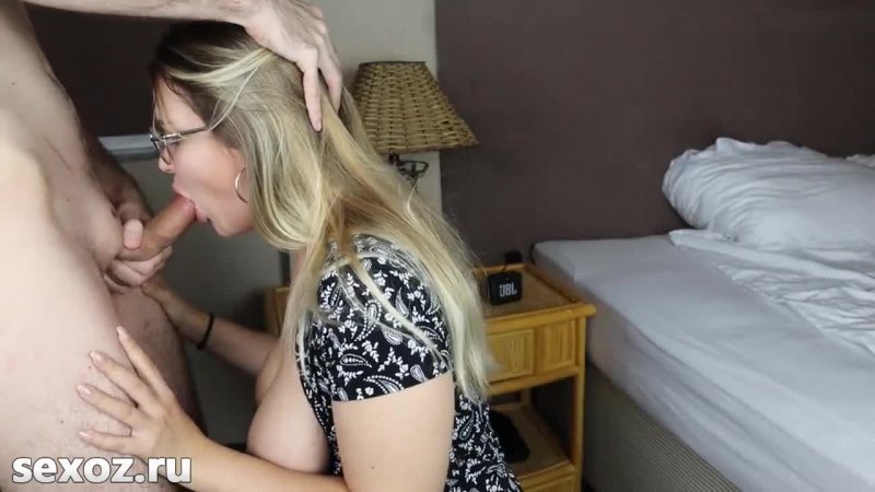 Русская жена делает минет с натуральными сиськами