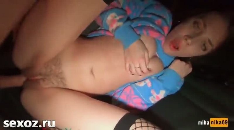 Русский секс в машине в новогоднюю ночь с незнакомкой