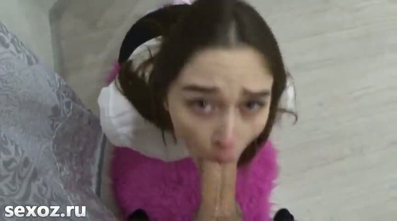 Сестрёнка балует королевским минетом братика