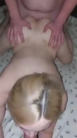 Снимаю как с другом трахаем одну давалку раком