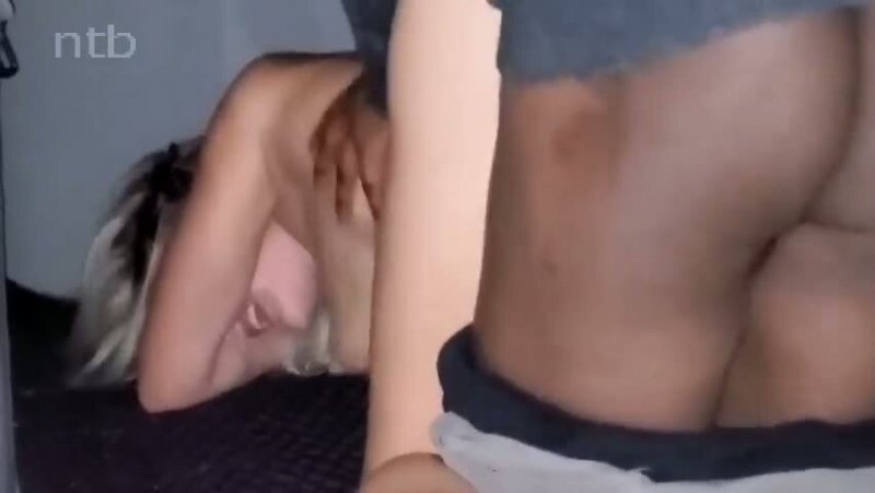 Снял как негр прет его шлюху