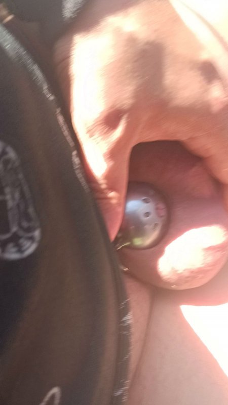 В автобусе со спущенными штанами