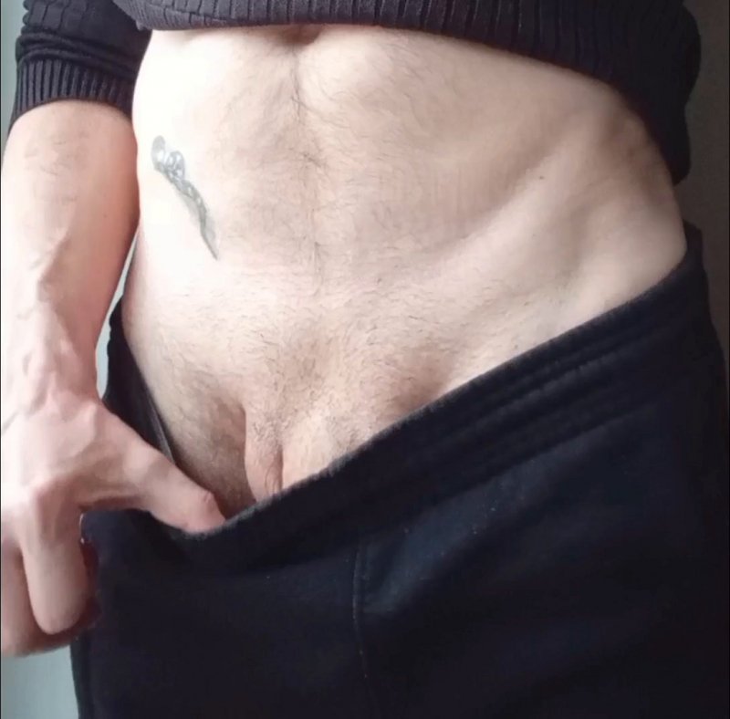 Вытащил свой хуй из штанов