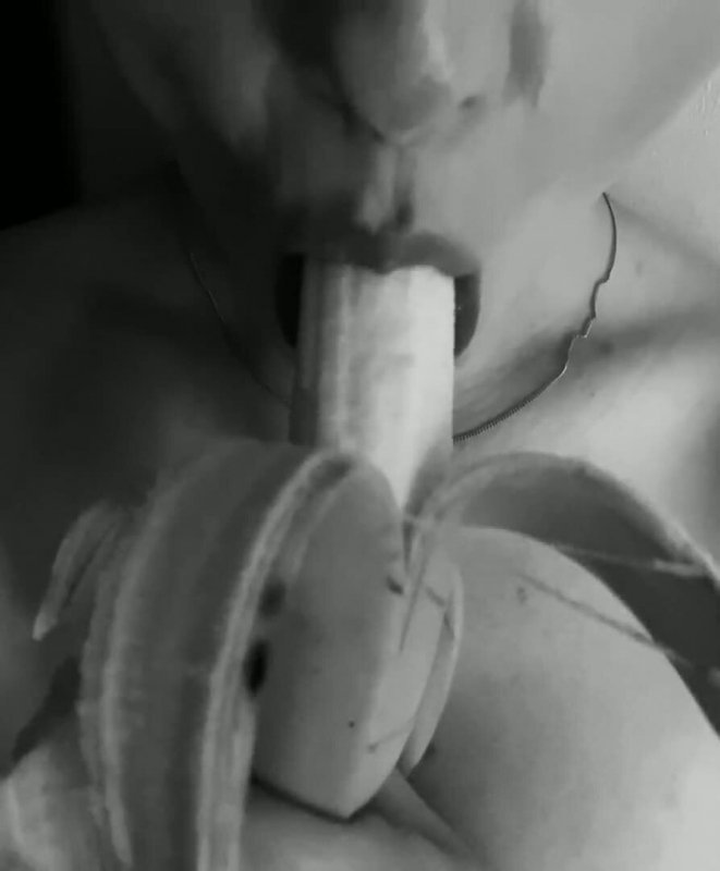 Захотелось пососать а рядом только банан