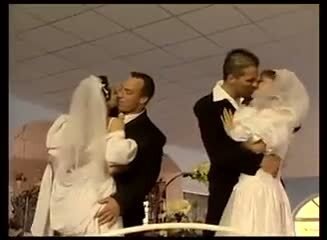 Женихи обменялись невестами