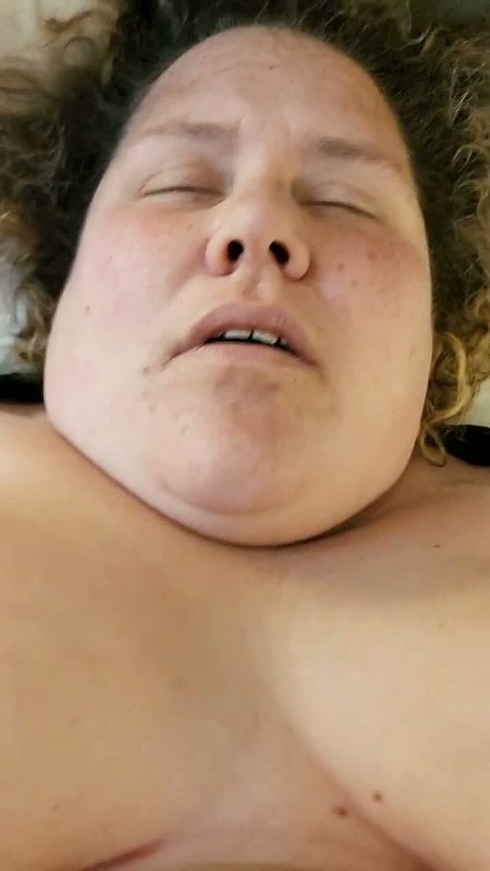 Женщина кайфует когда её ебут